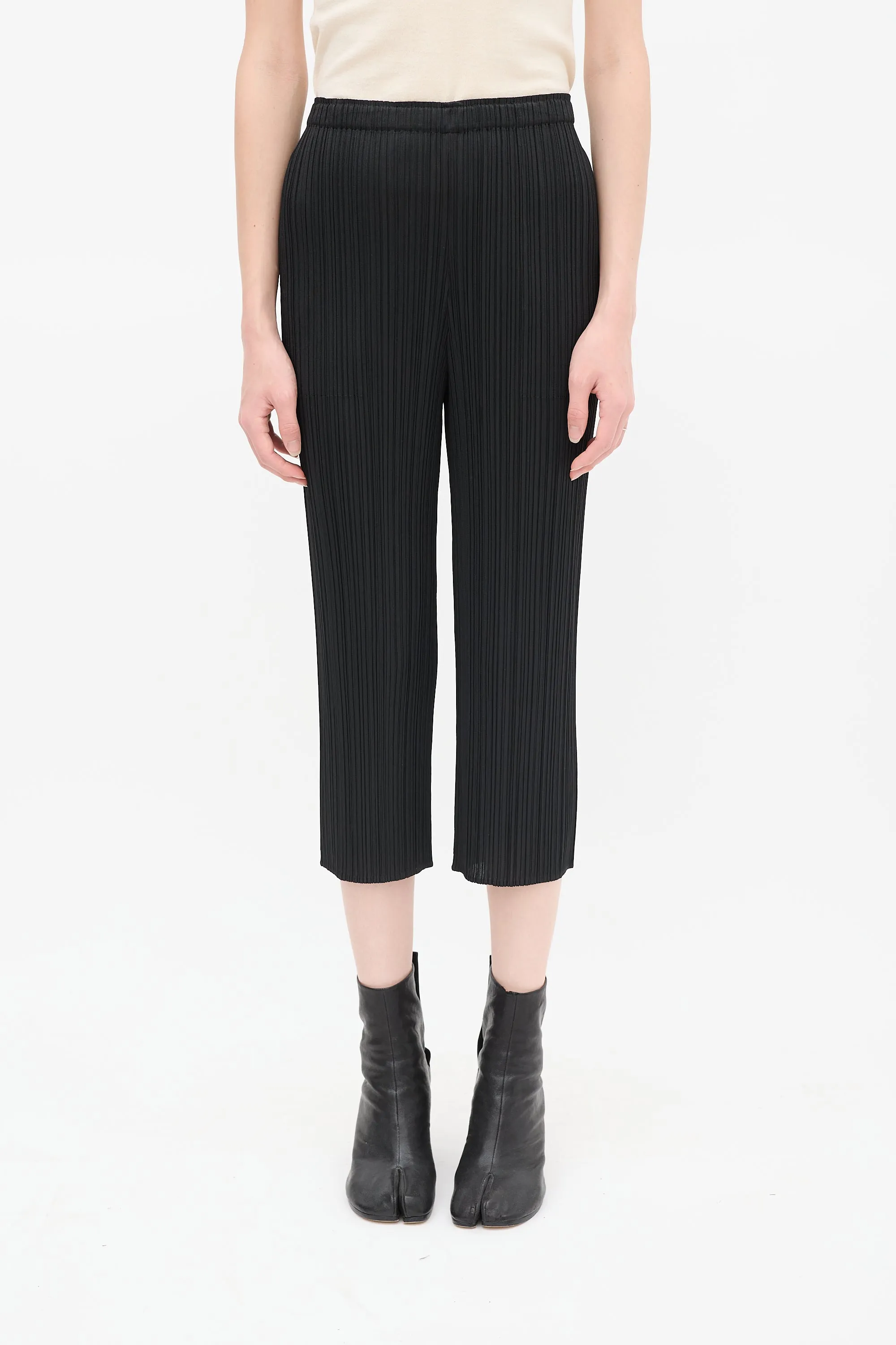 Black Pleated Cropped Pant