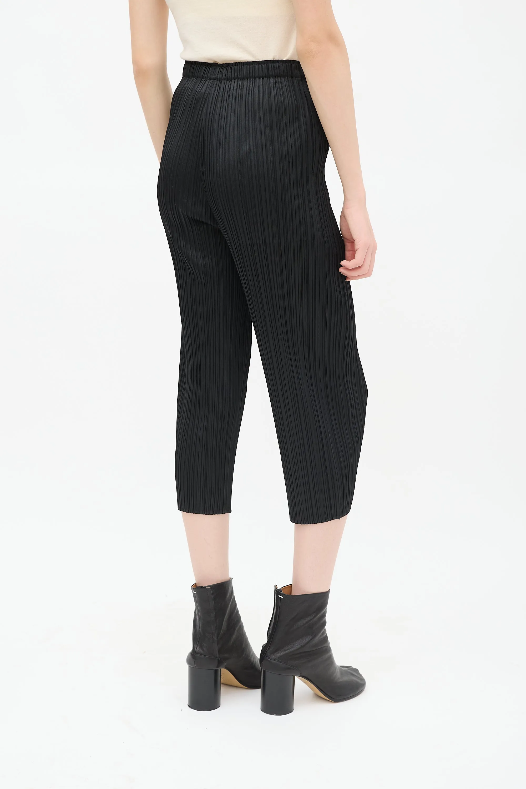 Black Pleated Cropped Pant